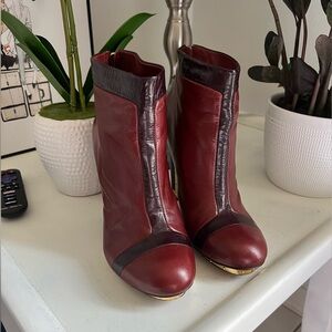 BCBG Maxazria Heeled Ankle Booties in Burgundy Leather Size 9 1/2B